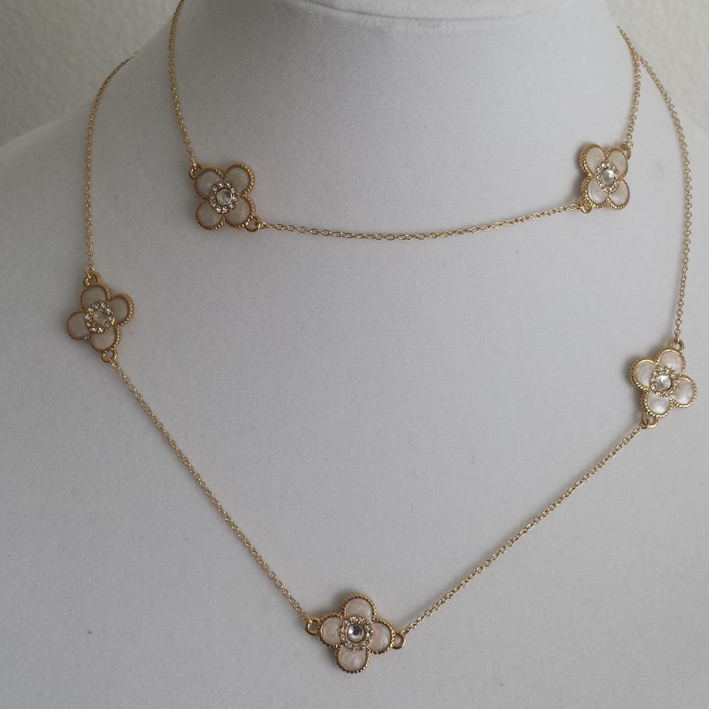 Brand new gold necklace,white clover